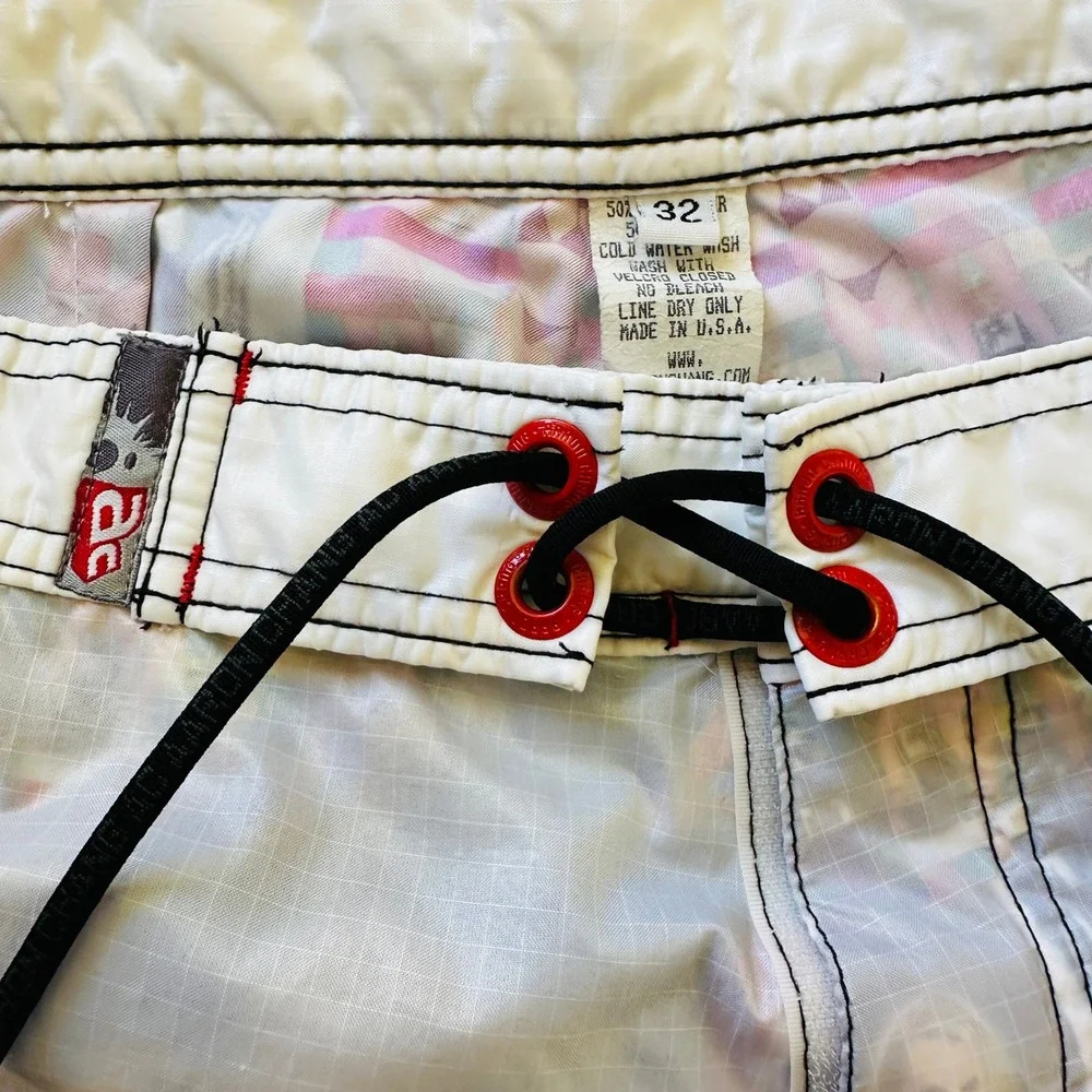 Vintage Aaron Chang Mens Board Shorts 32 Swim Trunks Ripstop Photo Print USA Y2K